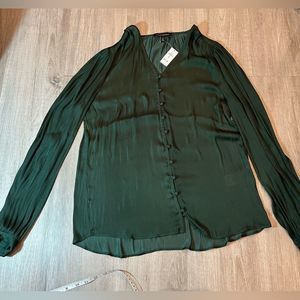 BANANA REPUBLIC SILK BLOUSE IN EMERALD GREEN, SIZE MEDIUM TALL